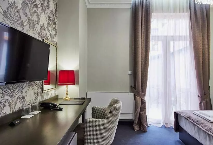 ホテル хотел паризи