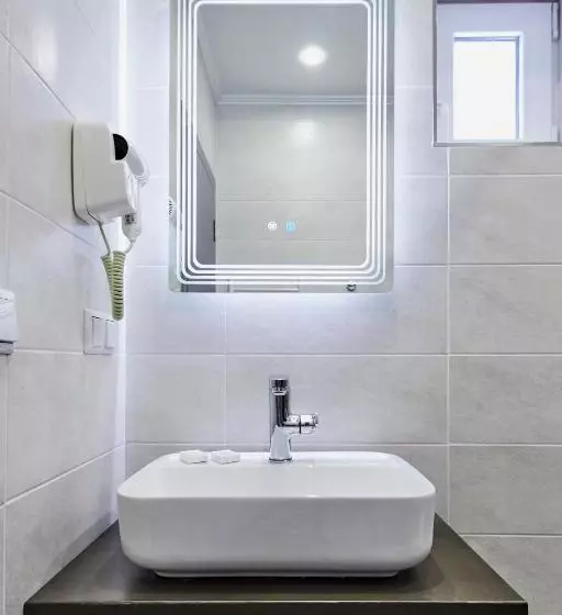 ホテル хотел паризи