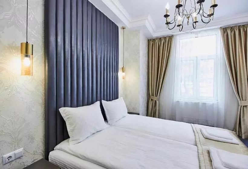 ホテル хотел паризи