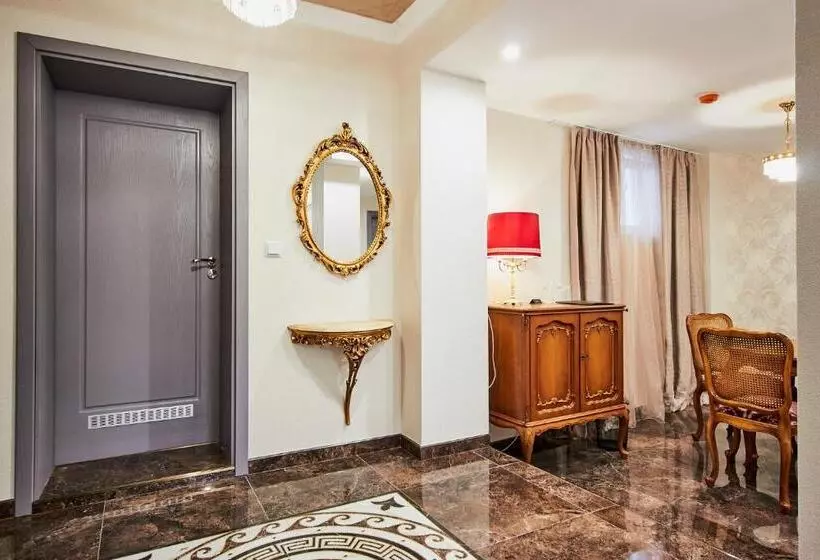 ホテル хотел паризи