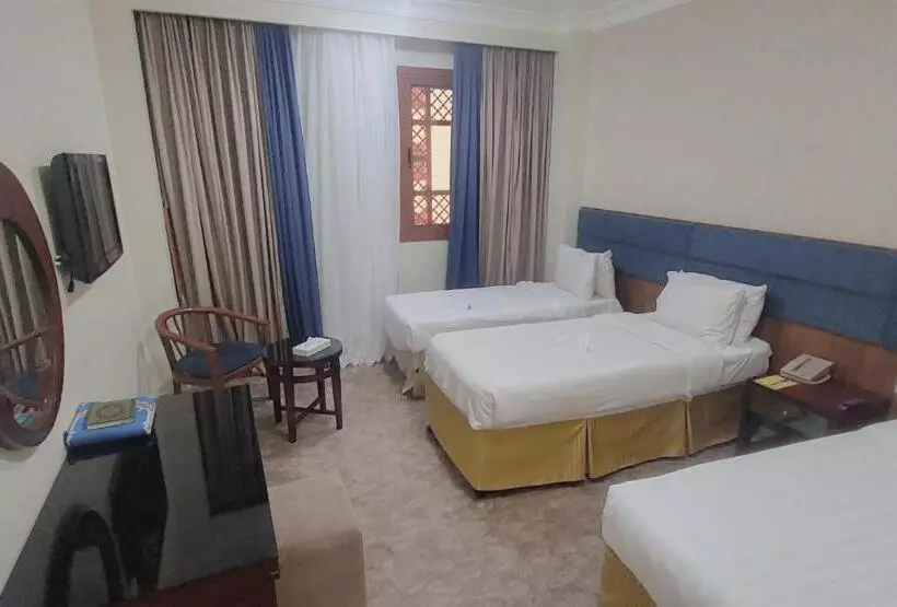 هتل Rabwat Al Safwah Golden