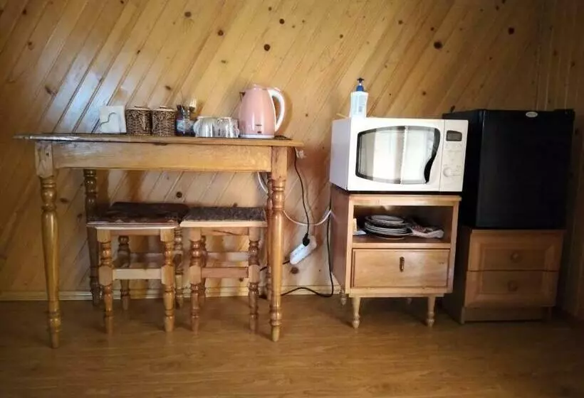 Majatalo приватна садиба яблуневий сад 1