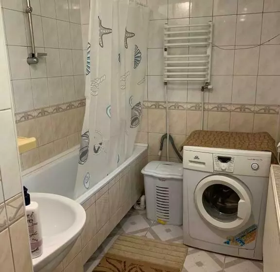 Majatalo приватна садиба яблуневий сад 1