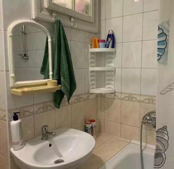 Majatalo приватна садиба яблуневий сад 1