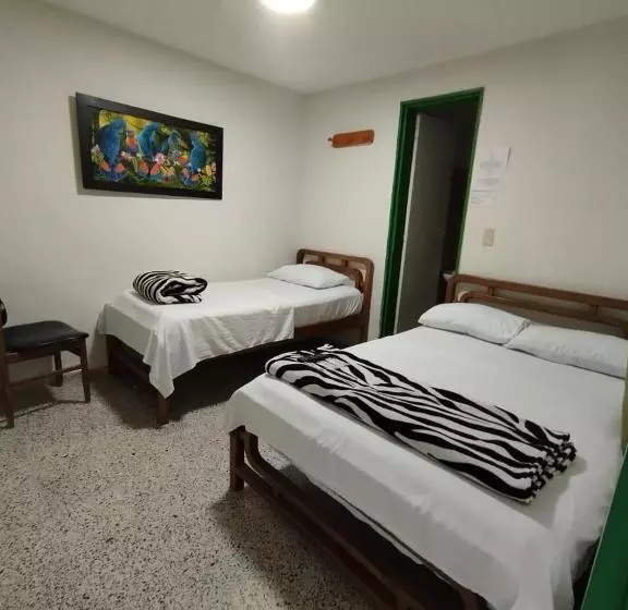 ユースホステル Casa Verde Guatapé