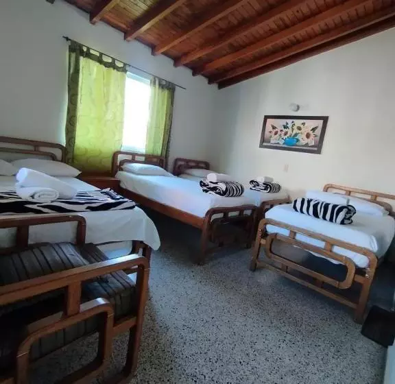 ユースホステル Casa Verde Guatapé