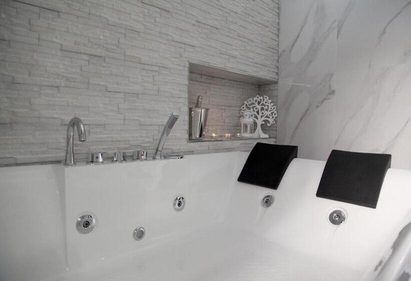 تختخواب و صبحانه Royal Dreams