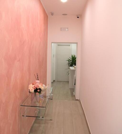 تختخواب و صبحانه Royal Dreams