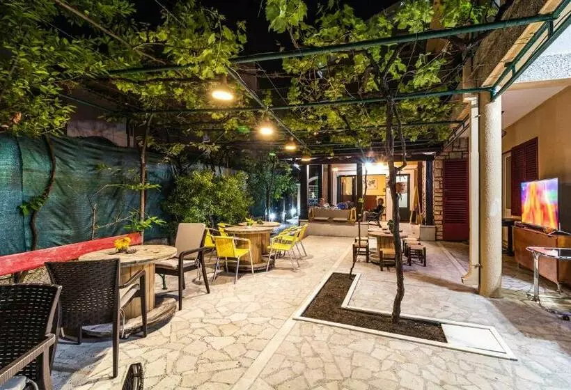 Hostel Budva
