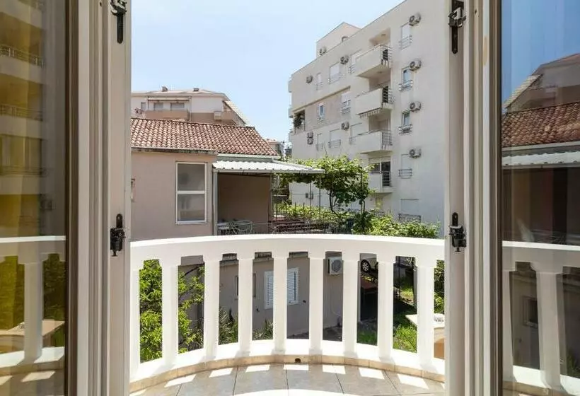 Hostel Budva