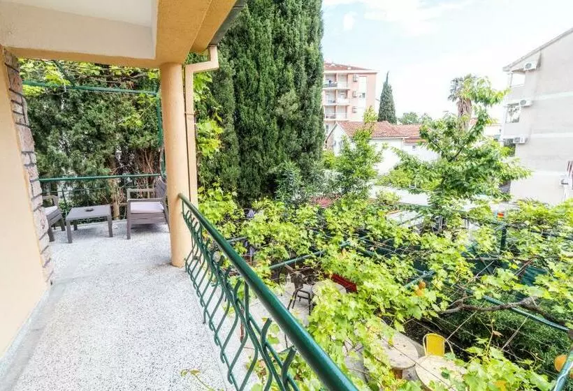 Hostel Budva