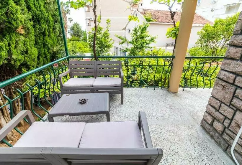 Hostel Budva
