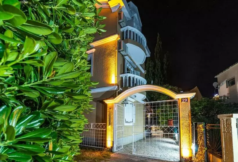 Hostel Budva