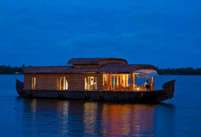 Hotelli Abad Premium House Boat