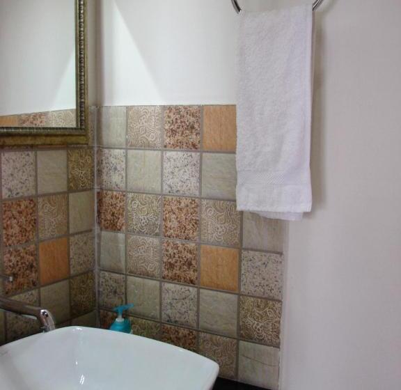 בית מלון כפרי Abad Premium House Boat