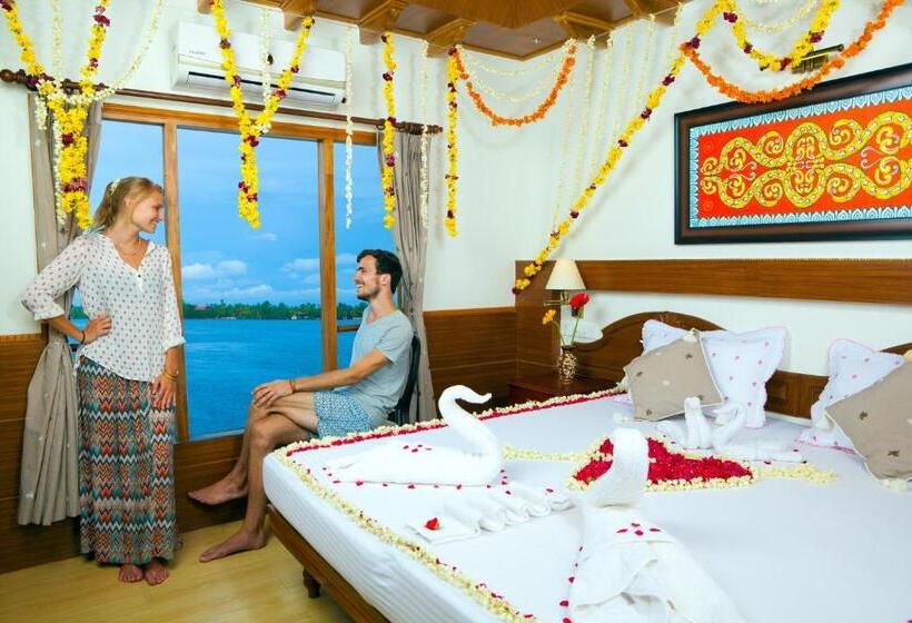 בית מלון כפרי Abad Premium House Boat