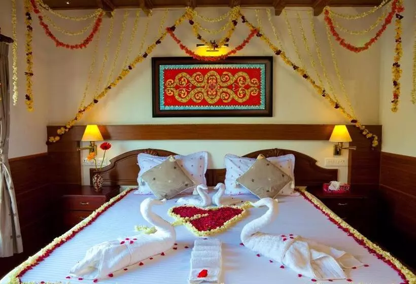 Hotelli Abad Premium House Boat