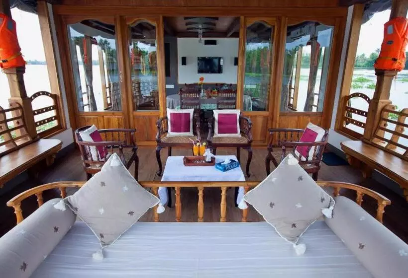 Hotelli Abad Premium House Boat