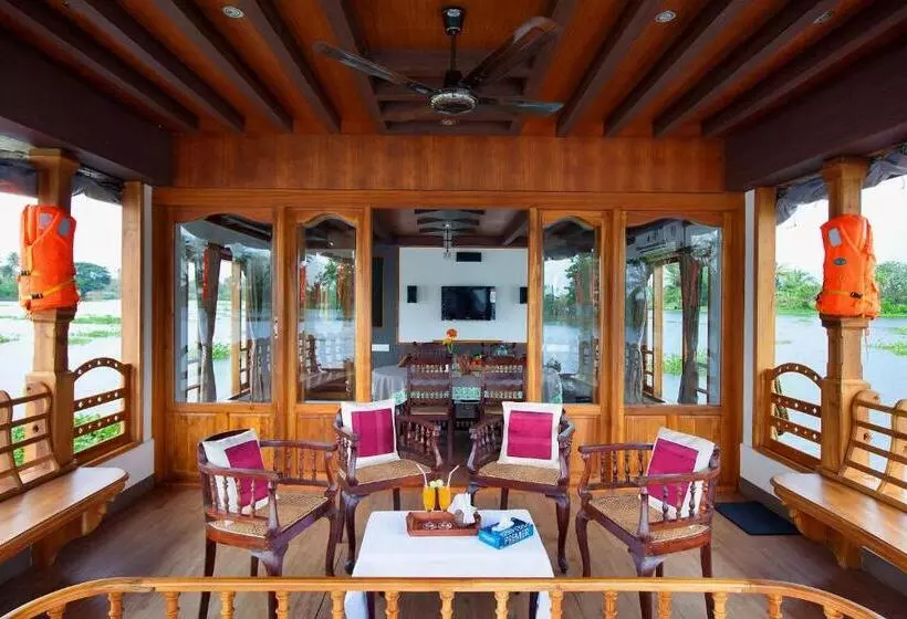 Hotelli Abad Premium House Boat