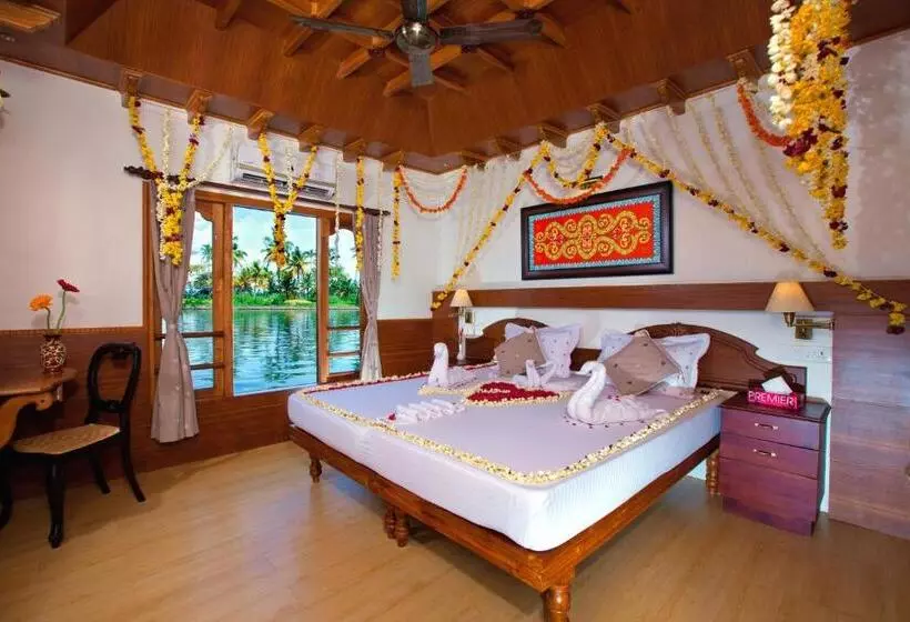 Hotelli Abad Premium House Boat