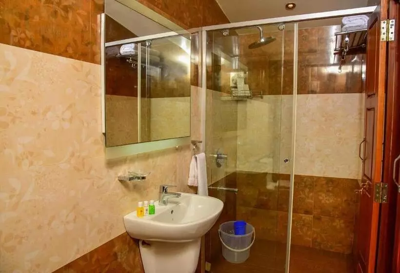 Hotelli Abad Premium House Boat