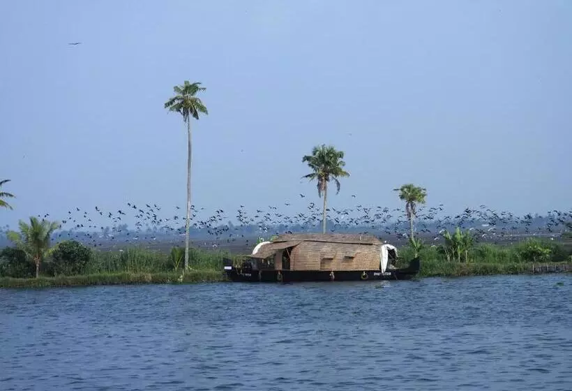 Hotelli Abad Premium House Boat