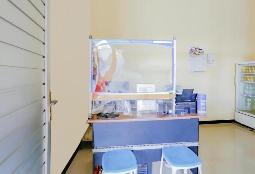 Szálloda Reddoorz Syariah At Jalan Pramuka