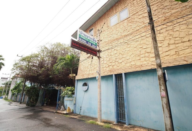 Hotel Oyo 1003 Naklua House