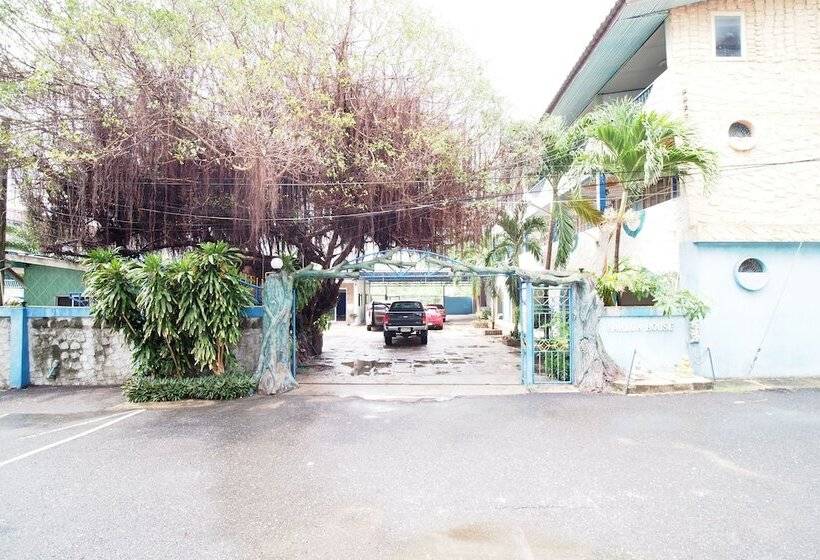 Hotel Oyo 1003 Naklua House