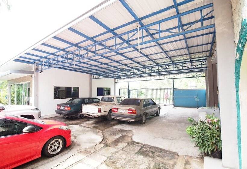 Hotel Oyo 1003 Naklua House