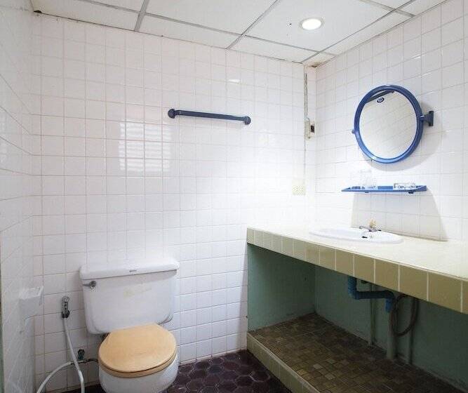 Hotel Oyo 1003 Naklua House