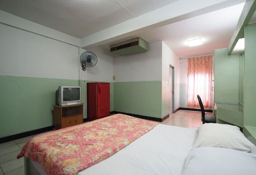 Hotel Oyo 1003 Naklua House