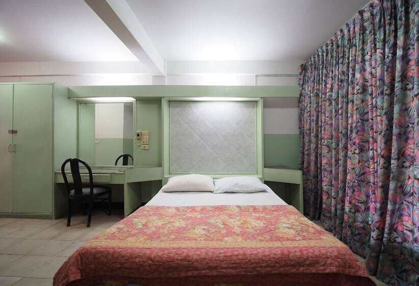 Hotel Oyo 1003 Naklua House