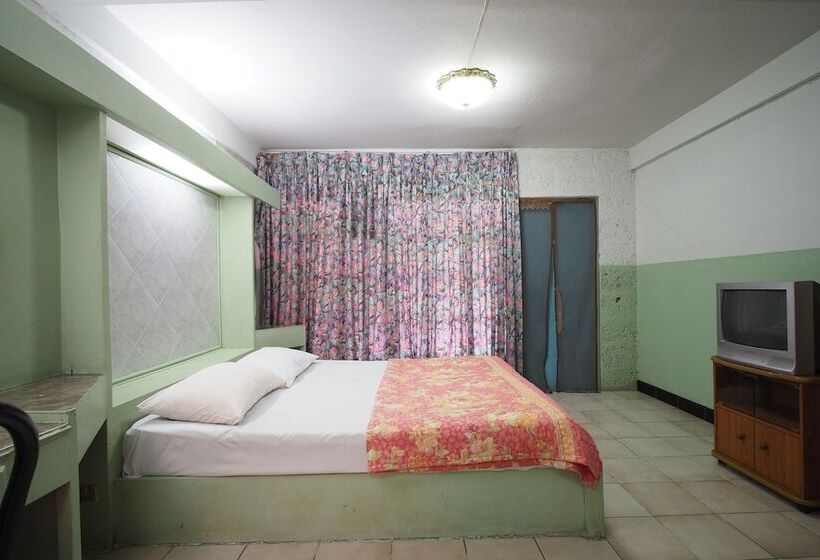 Hotel Oyo 1003 Naklua House