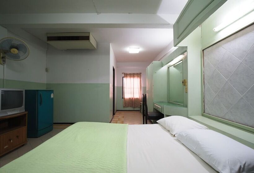 Hotel Oyo 1003 Naklua House