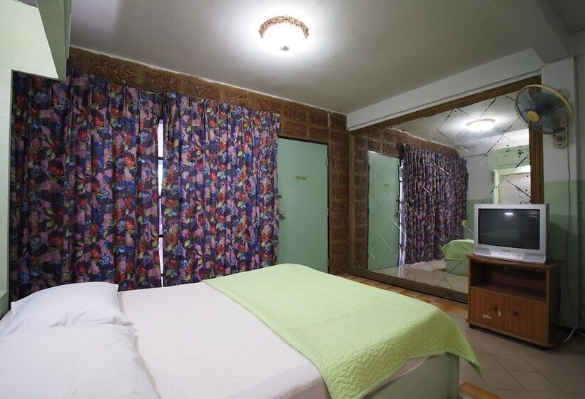 Hotel Oyo 1003 Naklua House