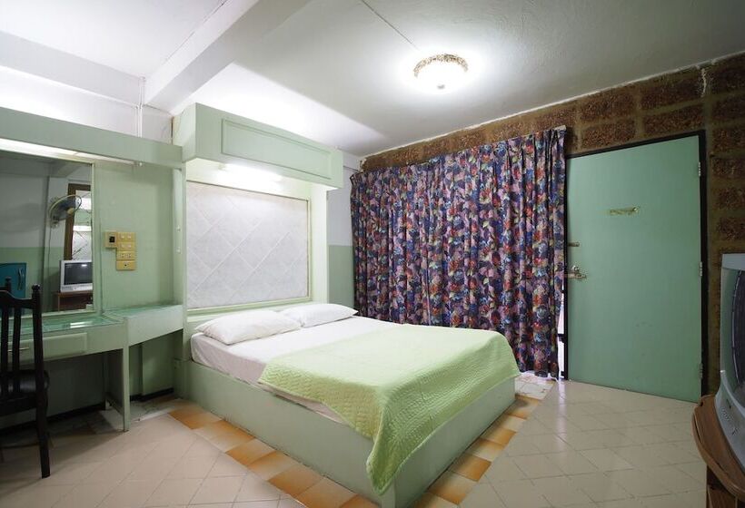 Hotel Oyo 1003 Naklua House