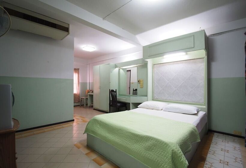 Hotel Oyo 1003 Naklua House