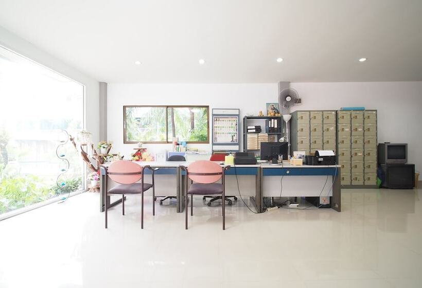 Hotel Oyo 1003 Naklua House