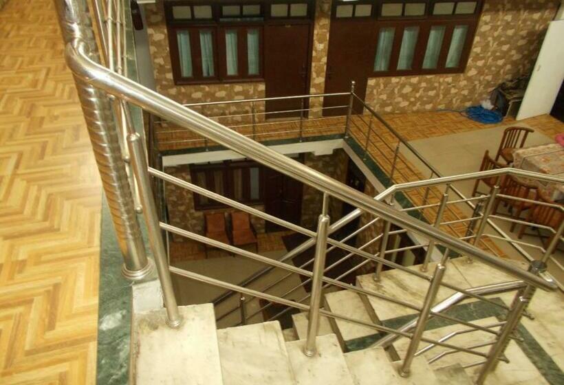 Hotel Mansarovar Palace