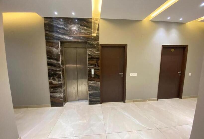 هتل The Retro Regency