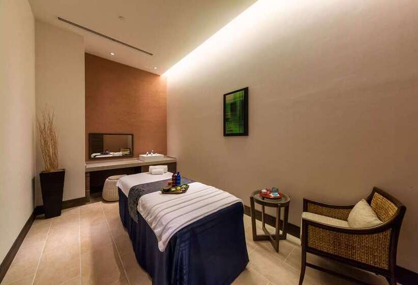 Hilton Okinawa Chatan Resort