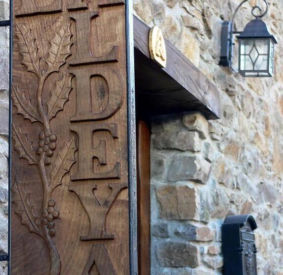 Hostal De Montaña La Aldeya