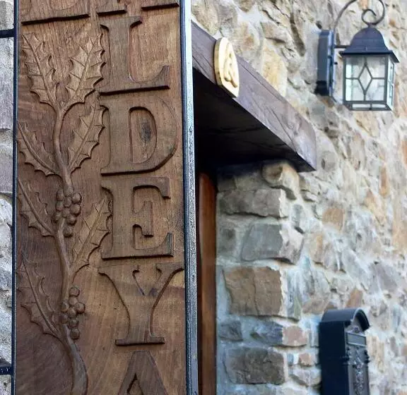 Hostal De Montaña La Aldeya