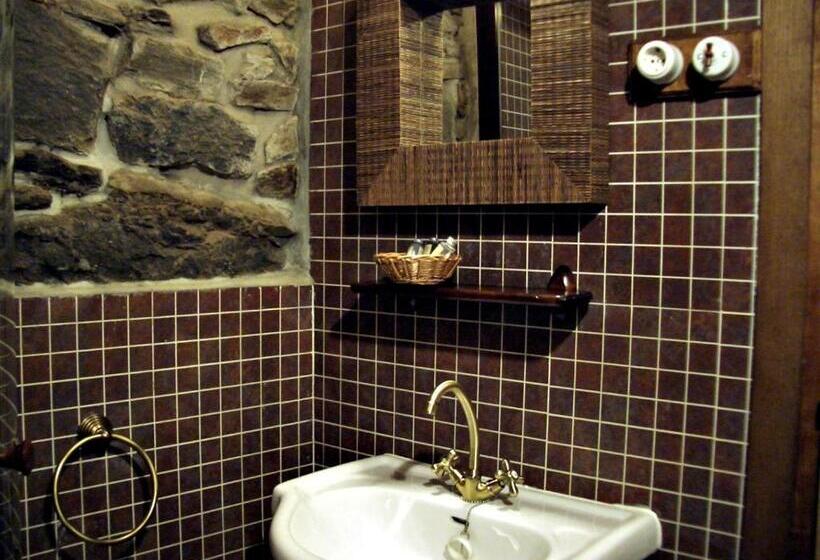 Hostal De Montaña La Aldeya