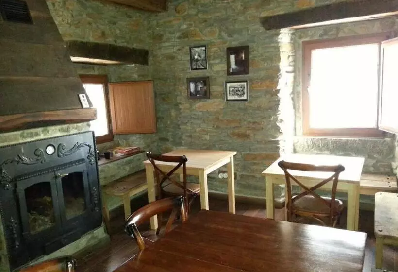 Hostal De Montaña La Aldeya