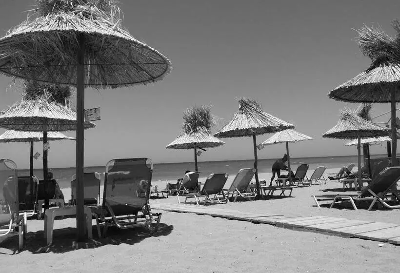 בית מלון כפרי Aptera Beach