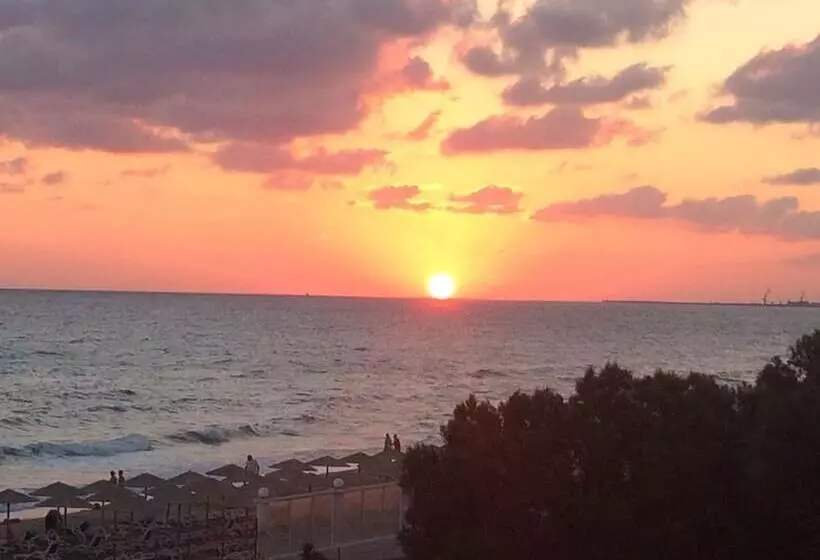 בית מלון כפרי Aptera Beach