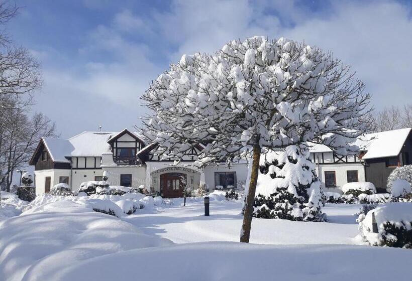 בית מלון כפרי Dworek Nad Regą