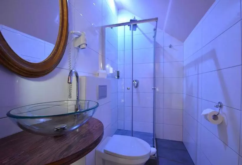 호텔 Dworek Nad Regą